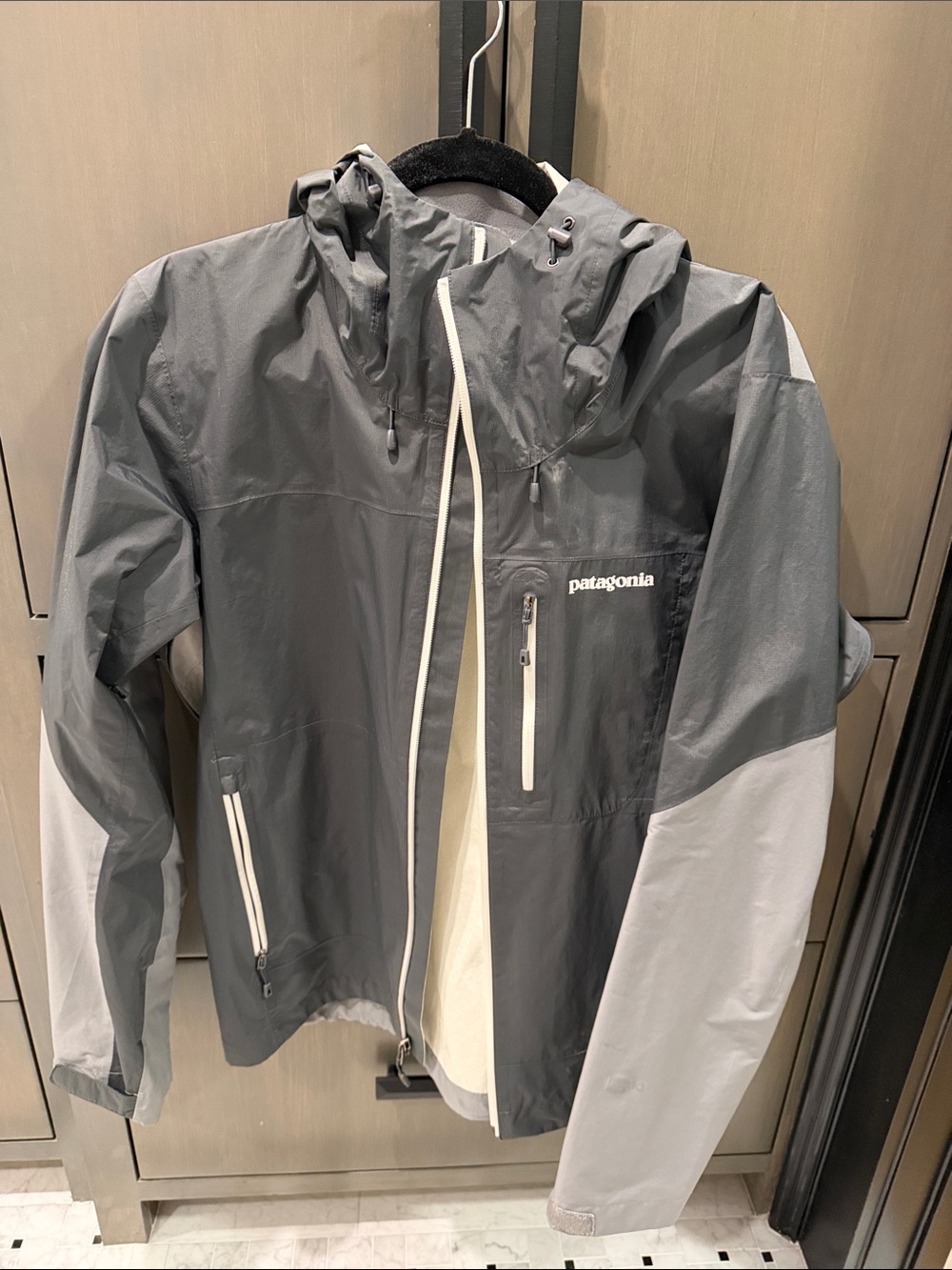 Patagonia Two-Tone Gray Hooded Waterproof Shell Jacket - Medium